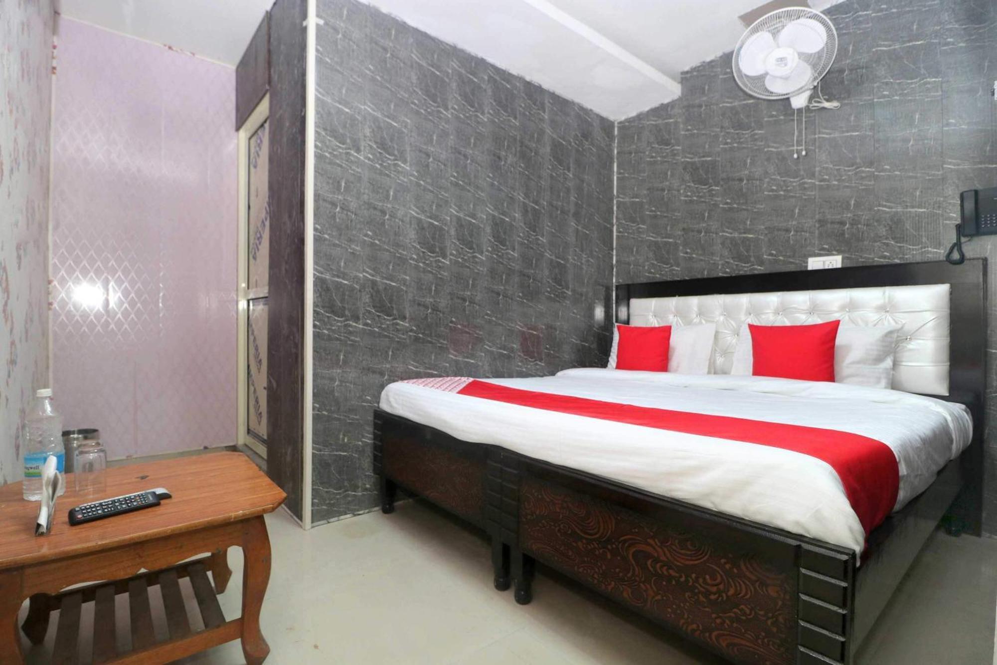 Oyo Hotel Aryan Plaza Chandīgarh Exterior foto